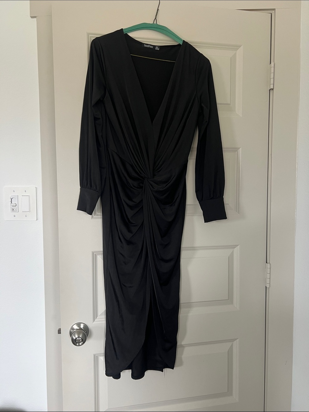 Boohoo Black Long Sleeve Twist-Front Midi Dress